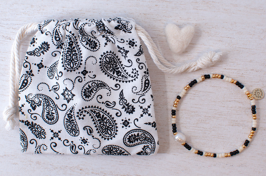 Pearl in Black, Ivory, and Gold Mini Candi Beads