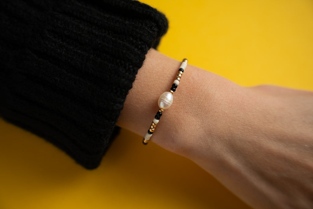 Pearl in Black, Ivory, and Gold Mini Candi Beads