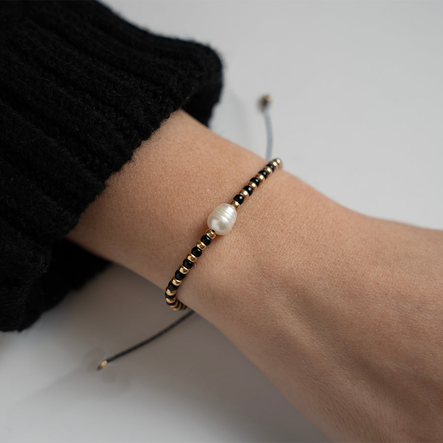 Pearl in Black and Gold Beaded String