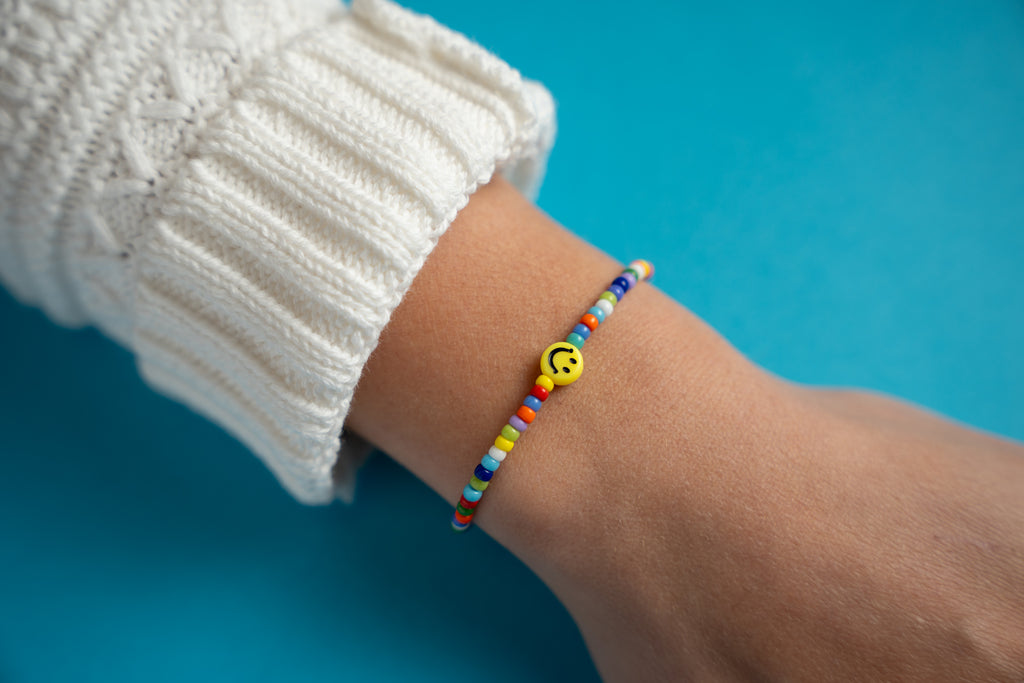 Smiley in Multicolor Mini Candi Beads