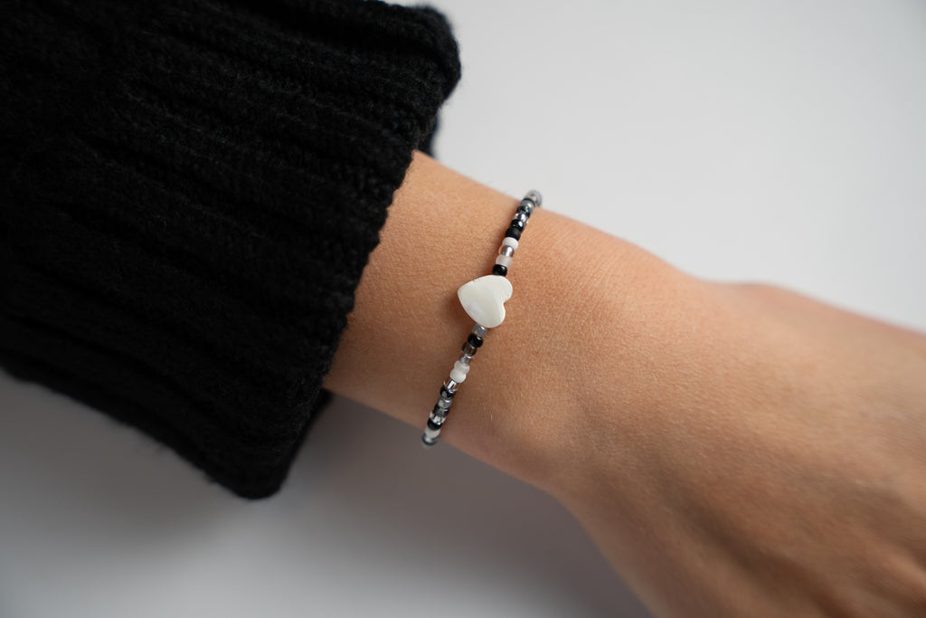 Shell Heart in Salt and Pepper Mini Candi Beads