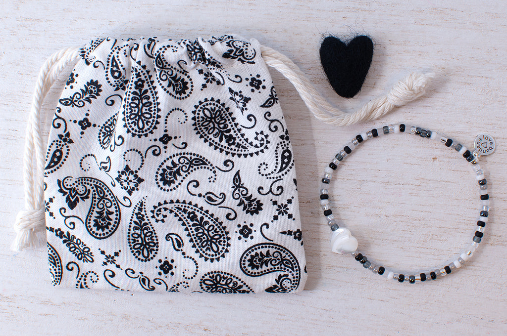 Shell Heart in Salt and Pepper Mini Candi Beads