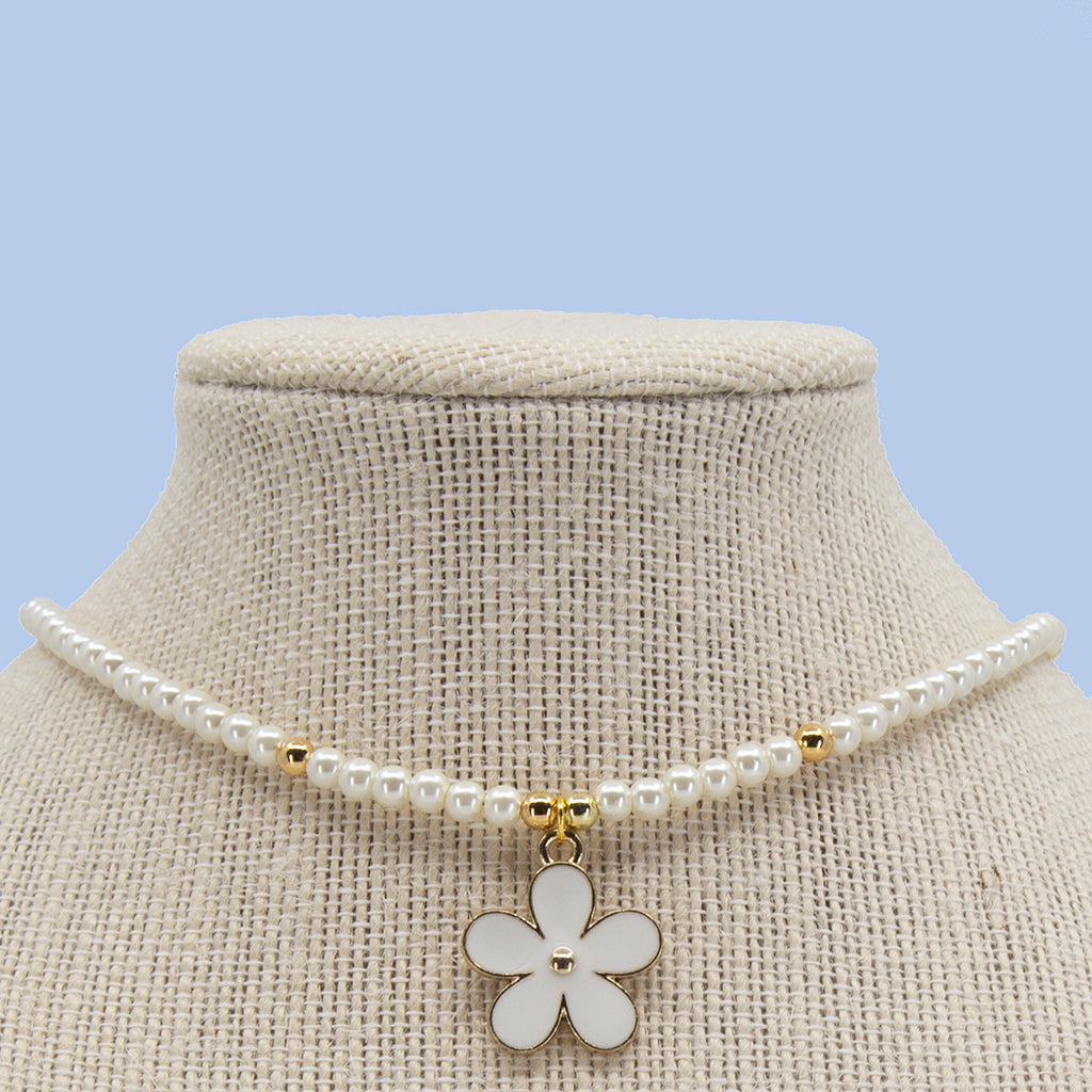 Pearly Flower Necklace In Two Colors